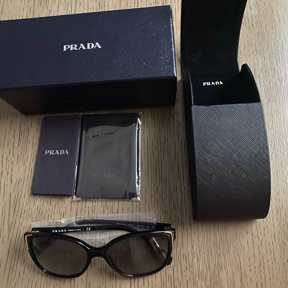 BRAND NEW PRADA SUNGLASSES IN BOX!
